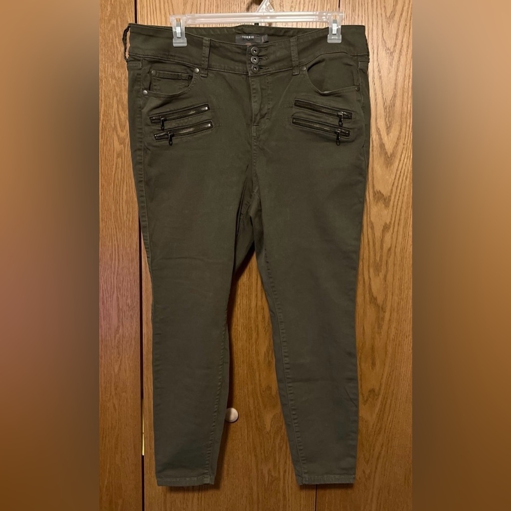 Torrid Jegging Skinny Super Soft High-Rise
Multi Zip Jean